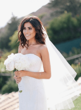 свадебные прически 2021, невеста с каре, небрежная укладка на короткие волосы 