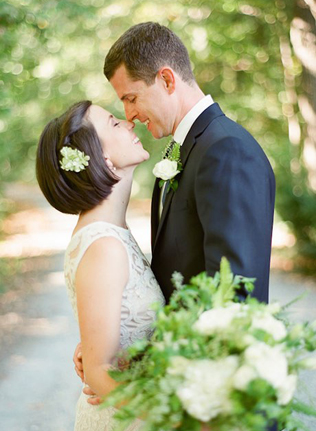 свадебные прически 2021, невеста с каре, асимметричная причёска 