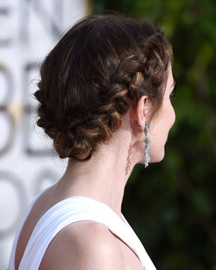 свадебные прически 2021, невеста с каре, свадебная прическа с плетением 