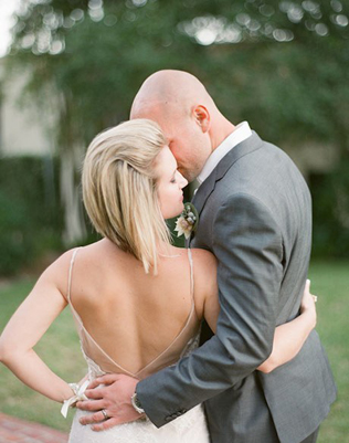 свадебные прически 2021, невеста с каре, каре с начесом 