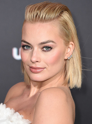 свадебные прически 2021, невеста с каре, эффект мокрых волос 