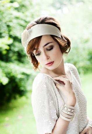 свадебные прически 2021, невеста с каре, свадебная прическа в стиле ретро 