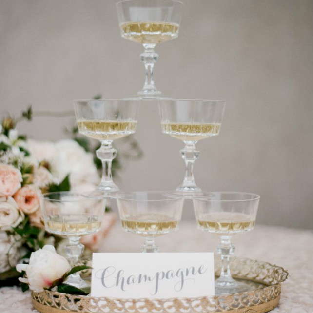 Bubbly bar: 7 свадебных идей для подачи шампанского