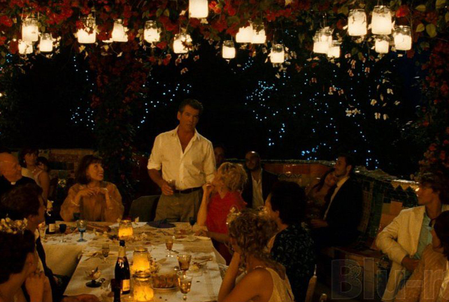 Свадебный банкет. Кадр из фильма «Mamma Mia!»