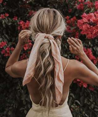 аксессуары для невест 2020, свадебная прическа с платком 