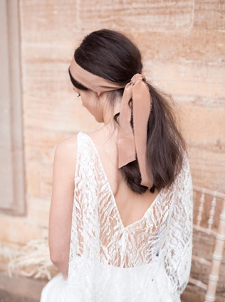 аксессуары для невест 2020, свадебная прическа с платком 