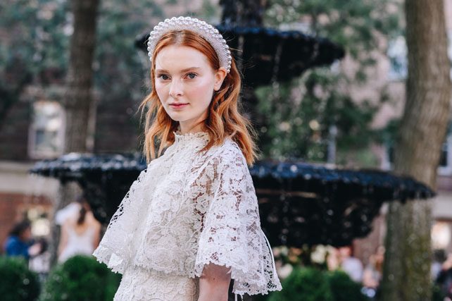 аксессуары для невест 2020, жемчужный ободок