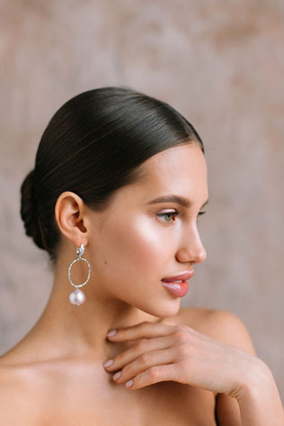 аксессуары для невест 2020, жемчужные серьги 