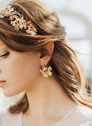аксессуары для невест 2020, цветочный ободок и серьги 