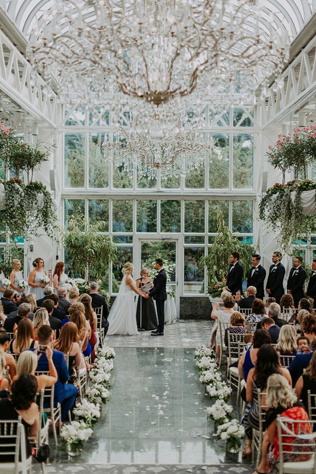 82 песни, которые можно включить во время свадебной церемонии 