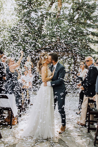 82 песни, которые можно включить во время свадебной церемонии 