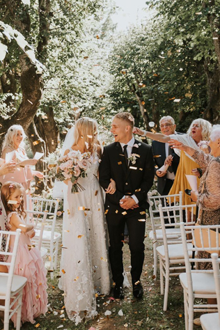 82 песни, которые можно включить во время свадебной церемонии 