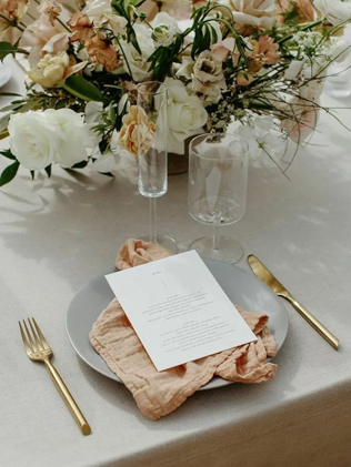 85 идей как сервировать стол на свадьбу 