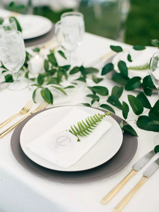 85 идей как сервировать стол на свадьбу 