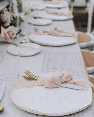 85 идей как сервировать стол на свадьбу 