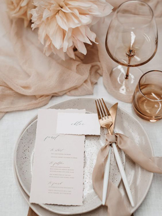 85 идей как сервировать стол на свадьбу 