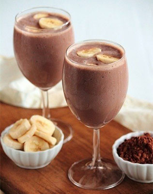 горячий банановый коктейль с шоколадом