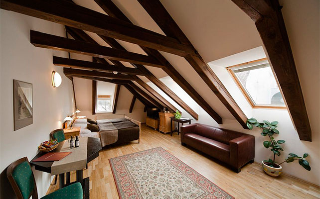 Archibald at the Charles Bridge