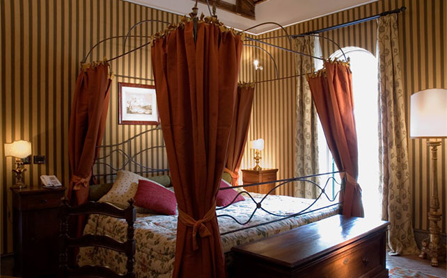 отель At the Roman Forum в Риме