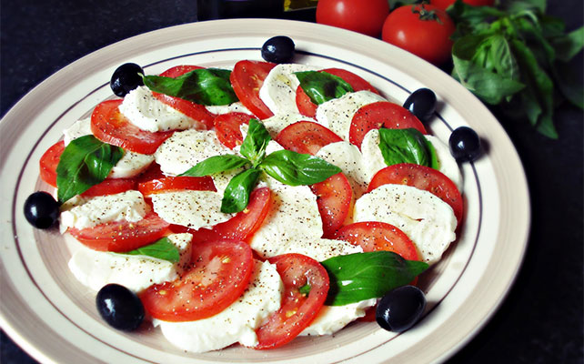 итальянская кухня, салат капрезе