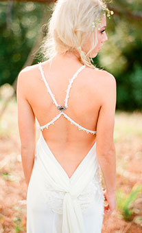 летние свадебные платья с открытой спиной