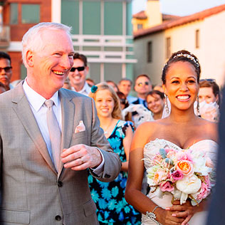 фото невесты с отцом