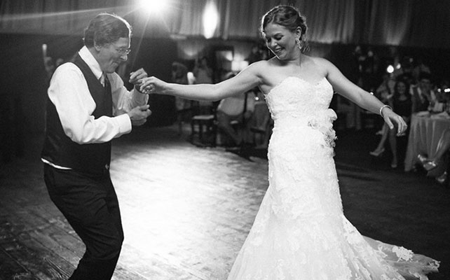 фото невесты с отцом