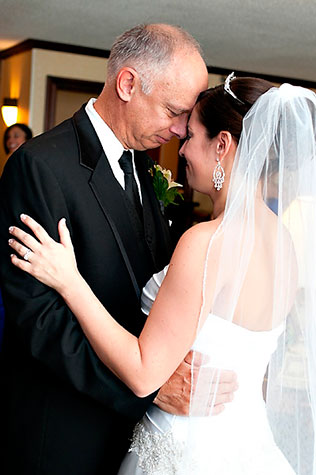 фото невесты с отцом