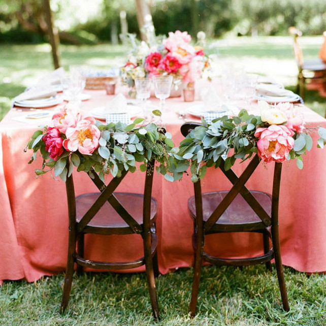 Свадебный декор: украшаем стулья живыми цветами и листьями