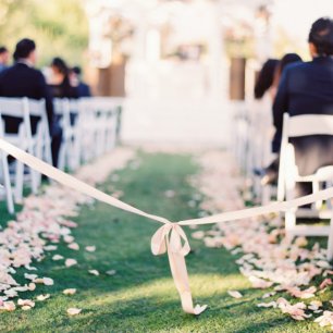 Свадьба в деталях: дорожка к алтарю под открытым небом 
