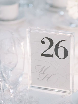 Свадьба в деталях: прозрачное акриловое стекло 