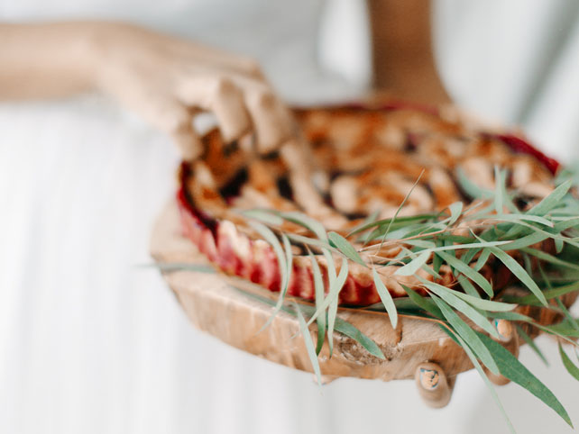 весенняя фотосессия невесты, торт