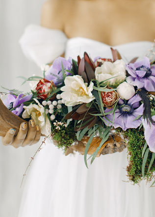 весенняя фотосессия невесты, цветы, оленьи рога