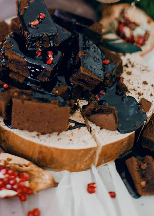 весенняя фотосессия невесты, пирожные