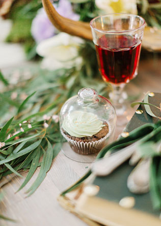 весенняя фотосессия невесты, декор стола