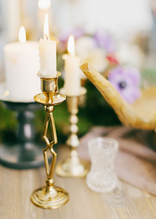 весенняя фотосессия невесты, декор стола, свечи