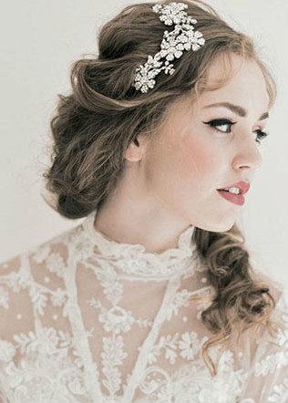 Стильные альтернативы классической фате, стразы в прическе невесты