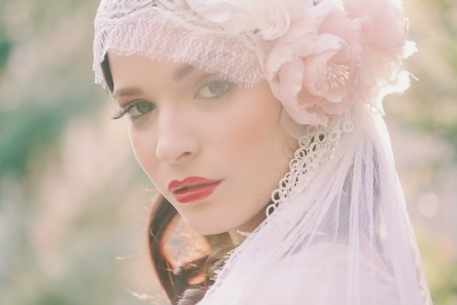 Стильные альтернативы классической фате, вуаль, bridal caps и кружевные ленты