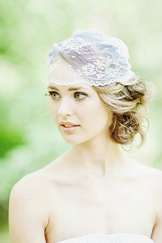 Стильные альтернативы классической фате, вуаль, bridal caps и кружевные ленты