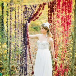 Арки и декоративные зоны для осенней свадебной церемонии