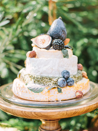 Аппетитный тренд: сырный торт на свадьбу 