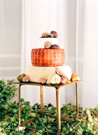 Аппетитный тренд: сырный торт на свадьбу 