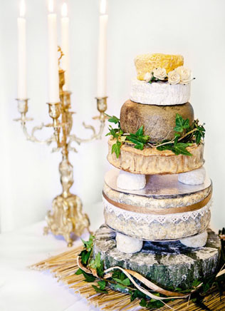 Аппетитный тренд: сырный торт на свадьбу 