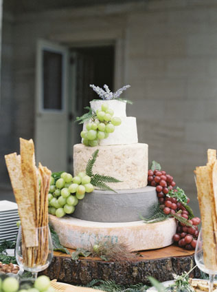 Аппетитный тренд: сырный торт на свадьбу 