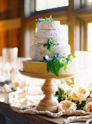 Аппетитный тренд: сырный торт на свадьбу 