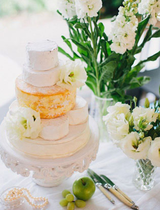 Аппетитный тренд: сырный торт на свадьбу 