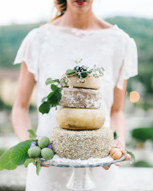 Аппетитный тренд: сырный торт на свадьбу 