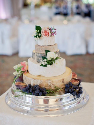 Аппетитный тренд: сырный торт на свадьбу 