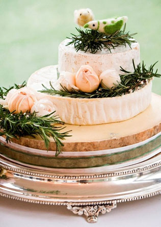 Аппетитный тренд: сырный торт на свадьбу 