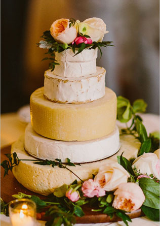 Аппетитный тренд: сырный торт на свадьбу 